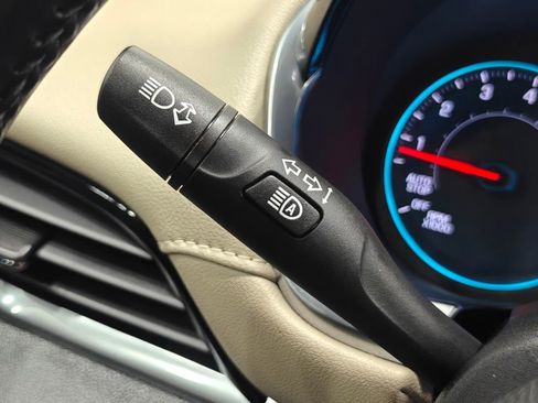 Used 2022 Chevrolet Traverse LT image 49