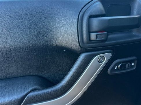 Used 2013 Jeep Wrangler Unlimited Sahara w/ Connectivity Group image 12