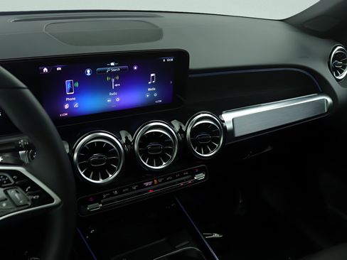 Certified 2026 Mercedes-Benz GLB 250 image 9