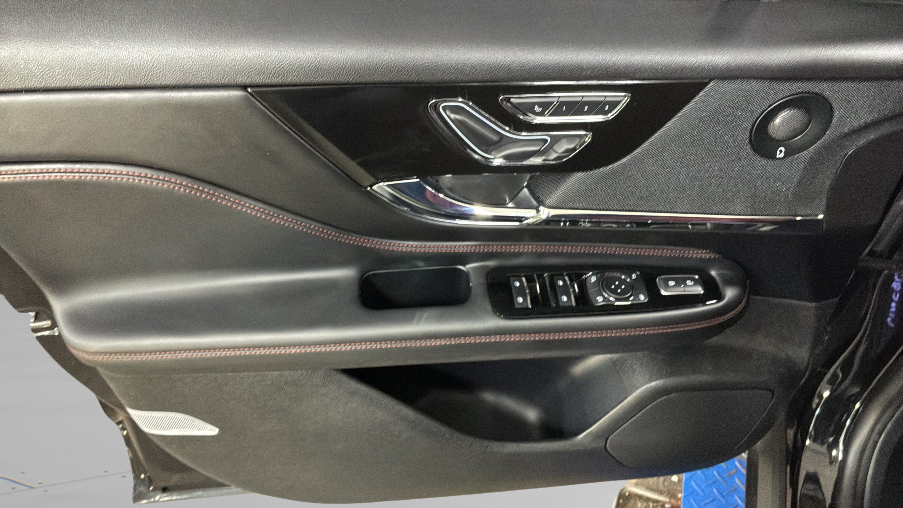 Used 2024 Lincoln Corsair Grand Touring w/ Equipment Group 302A AWD/4WD image 18