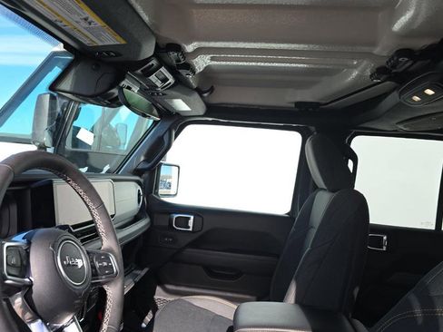 Used 2025 Jeep Wrangler Unlimited Sahara w/ Safety Group image 11