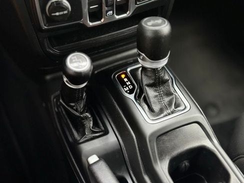 Used 2022 Jeep Wrangler Unlimited Sport w/ Sun And Sound Package AWD/4WD image 12