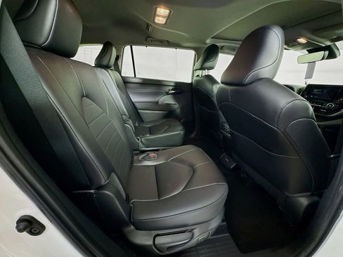 Used 2023 Toyota Highlander XLE image 34