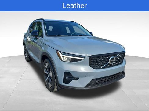 Used 2023 Volvo XC40 B4 Ultimate FWD image 8