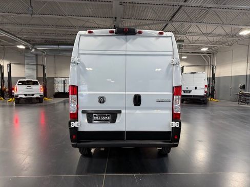 Used 2024 RAM ProMaster 2500 w/ Convenience Group FWD image 8