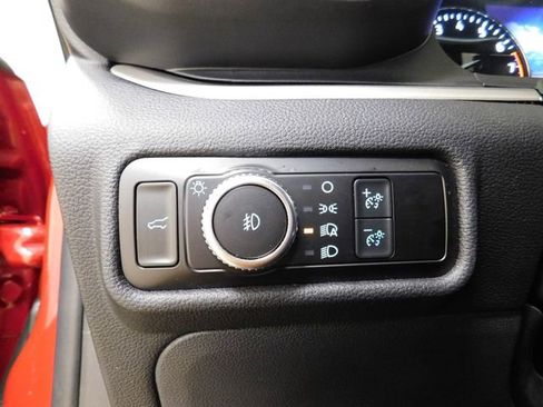 Used 2022 Ford Explorer XLT w/ Equipment Group 202A image 17