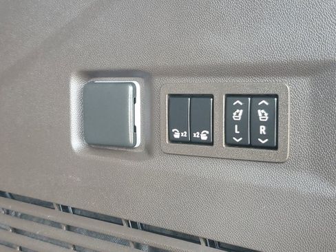 Used 2022 GMC Yukon SLT w/ SLT Luxury Package AWD/4WD image 9