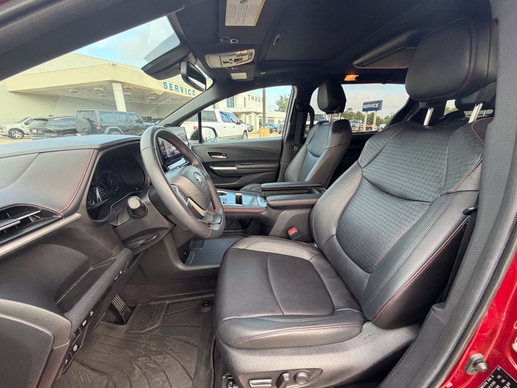 Used 2025 Toyota Sienna XSE w/ XSE Plus Package FWD image 12