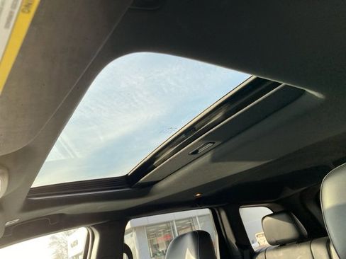 Used 2019 Jeep Grand Cherokee Altitude image 16