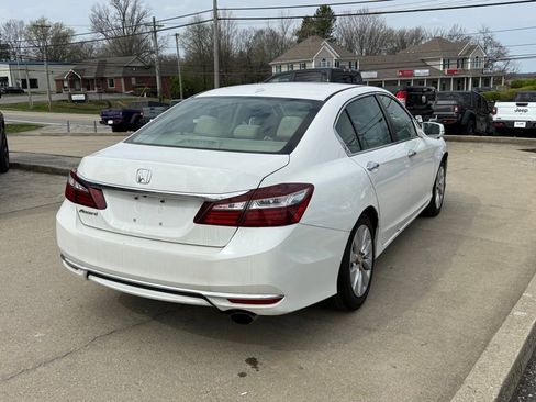 Used 2017 Honda Accord EX image 6