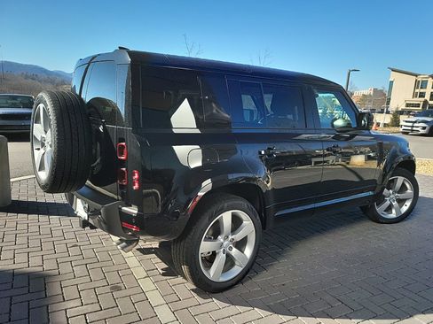 Used 2025 Land Rover Defender 110 X-Dynamic SE AWD/4WD image 5