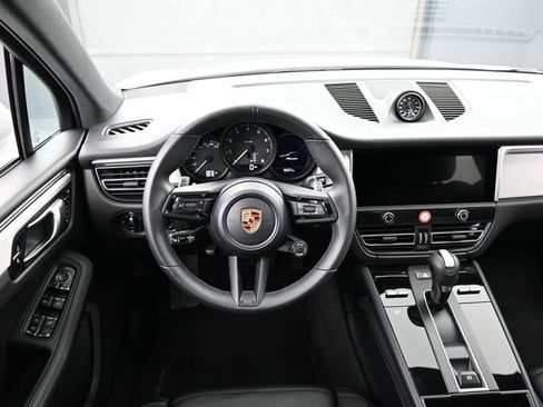 Certified 2026 Porsche Macan AWD/4WD image 18