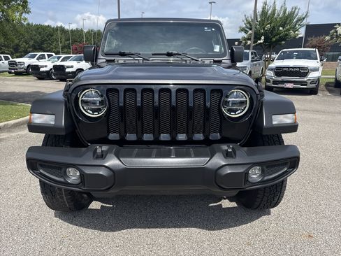 Used 2022 Jeep Wrangler Unlimited Sport AWD/4WD image 2