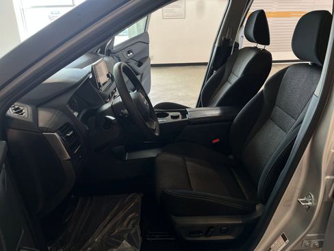 Used 2025 Nissan Rogue SV image 28