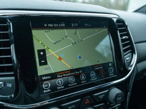 Used 2019 Jeep Grand Cherokee Altitude AWD/4WD image 18