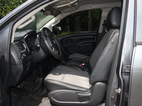 Used 2017 Nissan Titan S RWD image 7