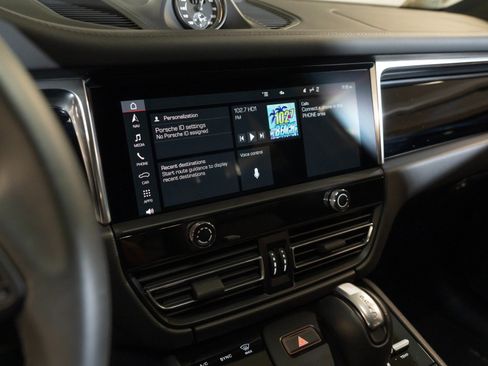 Certified 2026 Porsche Macan AWD/4WD image 25