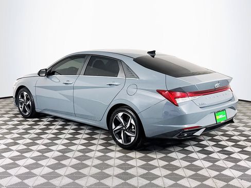 Used 2022 Hyundai Elantra SEL w/ Convenience + Premium Package FWD image 6
