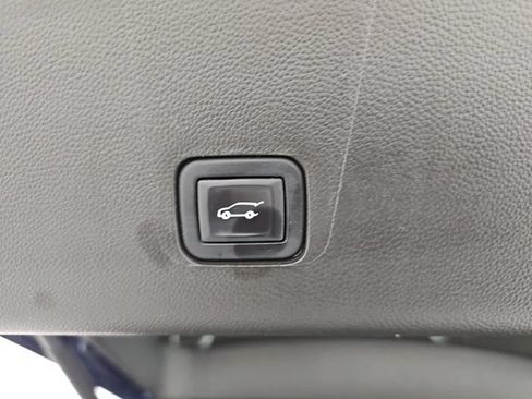 Used 2022 Chevrolet Traverse LT w/ LT Premium Package AWD/4WD image 35