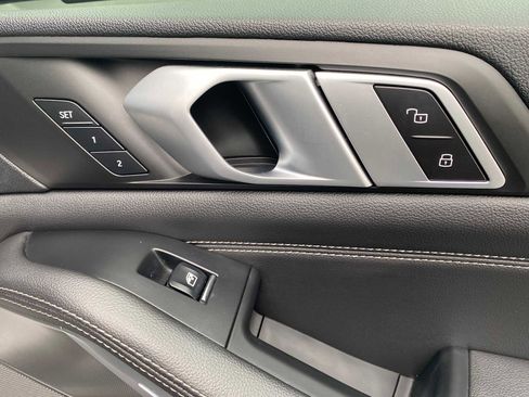 Used 2019 BMW X5 xDrive50i w/ M Sport Package image 32