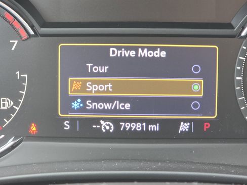 Used 2022 Cadillac XT4 Luxury w/ Cold Weather Package image 12