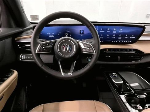 Used 2025 Buick Enclave Preferred w/ Power Package image 6