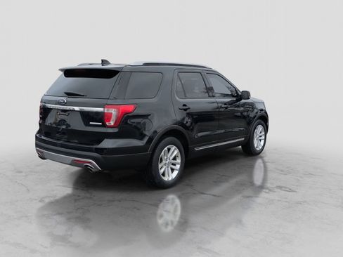 Used 2016 Ford Explorer XLT w/ Equipment Group 202A image 7
