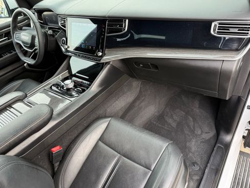 Used 2022 Jeep Wagoneer Series III w/ Premium Group I image 18