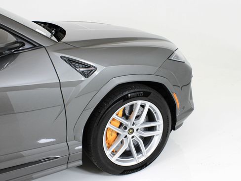 Used 2025 Lamborghini Urus SE AWD/4WD image 11