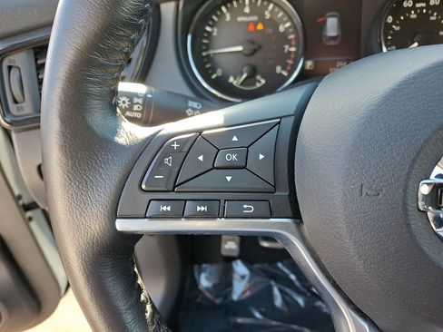 Used 2018 Nissan Rogue SV w/ Premium Package image 21