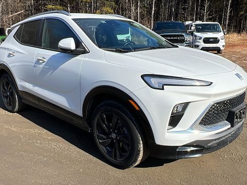 Used 2024 Buick Encore GX Sport Touring image 5