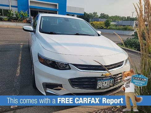 Used 2018 Chevrolet Malibu LT FWD image 2