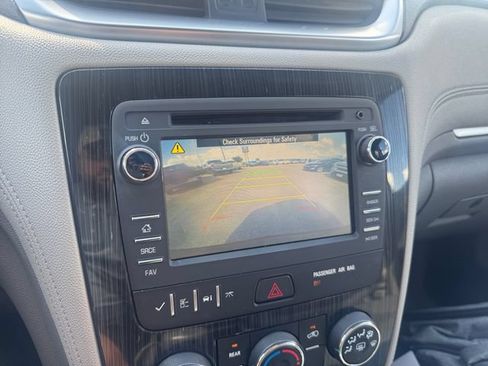 Used 2017 Chevrolet Traverse LT w/ Style and Technology Package FWD image 16