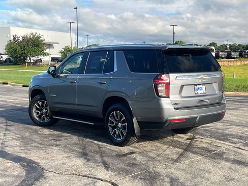 Used 2022 Chevrolet Tahoe LT w/ Luxury Package AWD/4WD image 2