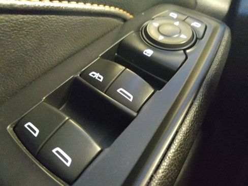 Used 2021 Chevrolet Traverse LT image 27