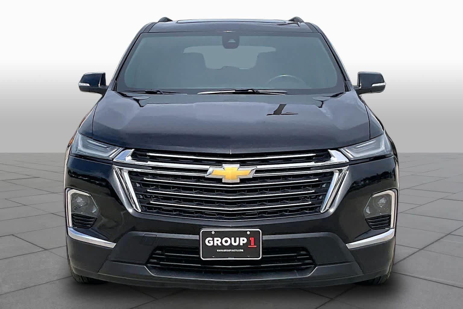 Used 2022 Chevrolet Traverse LT FWD image 2