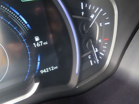 Used 2019 Hyundai Santa Fe AWD w/ Cargo Package image 21