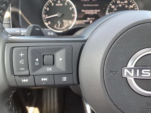 Used 2025 Nissan Pathfinder SV w/ SV Premium Package FWD image 19