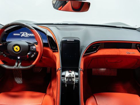 Used 2022 Ferrari Roma RWD image 13