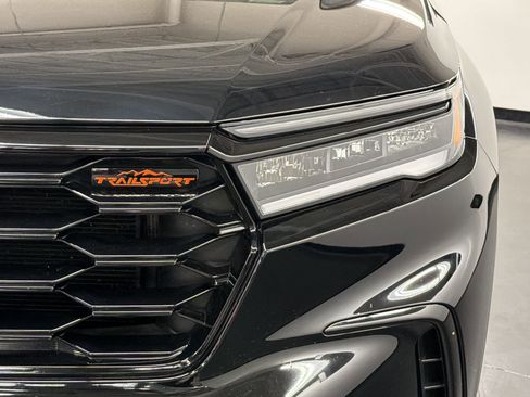 Certified 2025 Honda Pilot TrailSport image 11