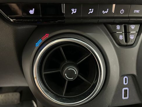 Used 2025 Chevrolet Blazer LT image 48