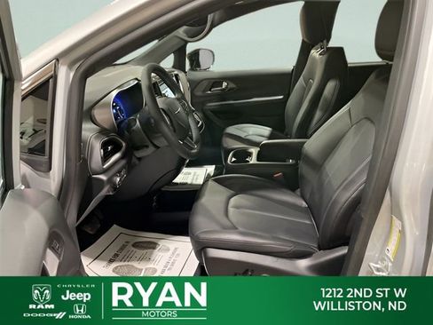 New 2026 Chrysler Pacifica Select AWD/4WD image 42