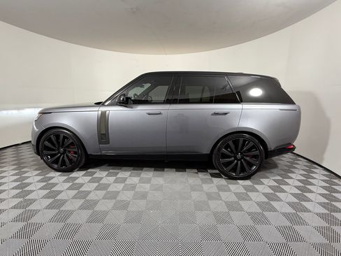 Used 2024 Land Rover Range Rover SV image 2