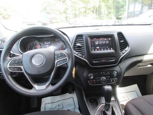 Used 2019 Jeep Cherokee Latitude w/ Popular Appearance Group FWD image 13