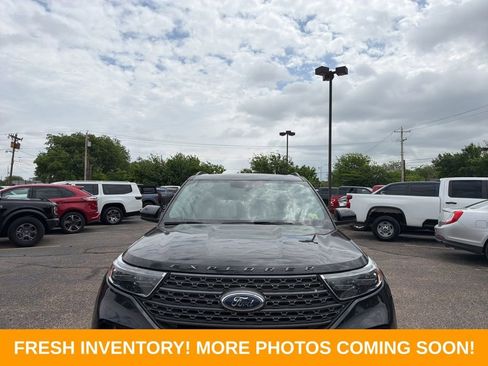 Used 2022 Ford Explorer XLT w/ Equipment Group 202A RWD image 2