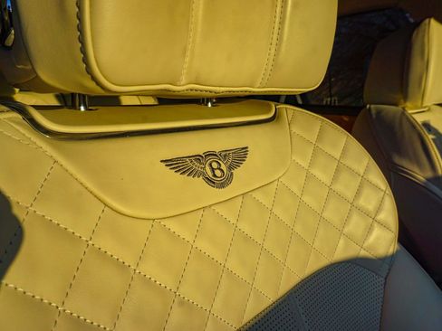 Used 2017 Bentley Bentayga image 39