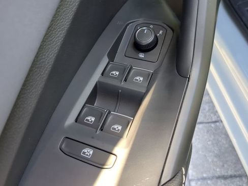 New 2026 Volkswagen Jetta SE FWD image 17