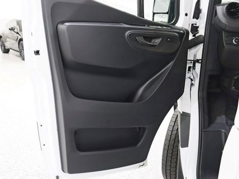Used 2025 Mercedes-Benz Sprinter 2500 image 24