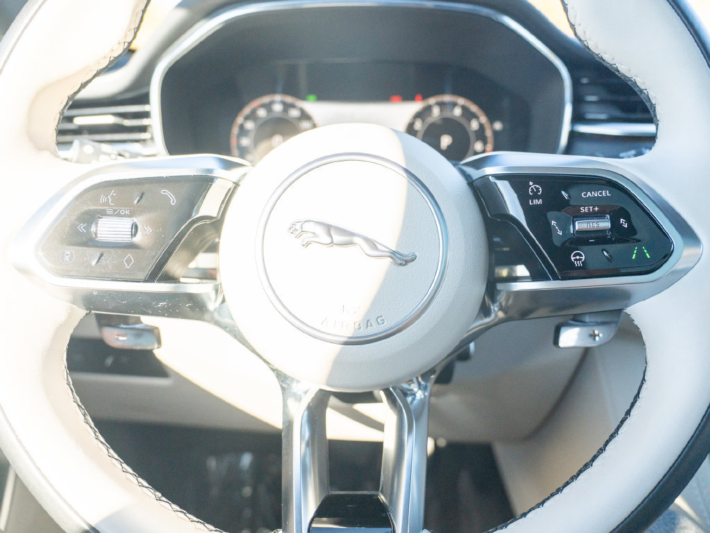 Used 2025 Jaguar F-PACE R-Dynamic S AWD/4WD image 16
