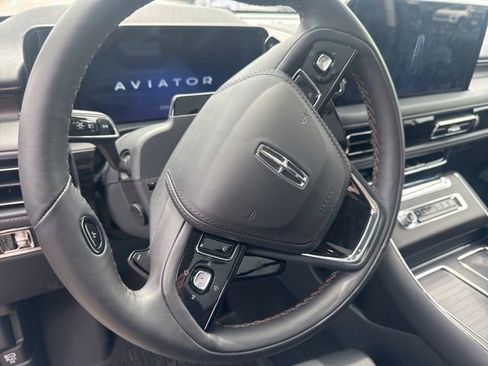 Used 2026 Lincoln Aviator Reserve AWD/4WD image 9